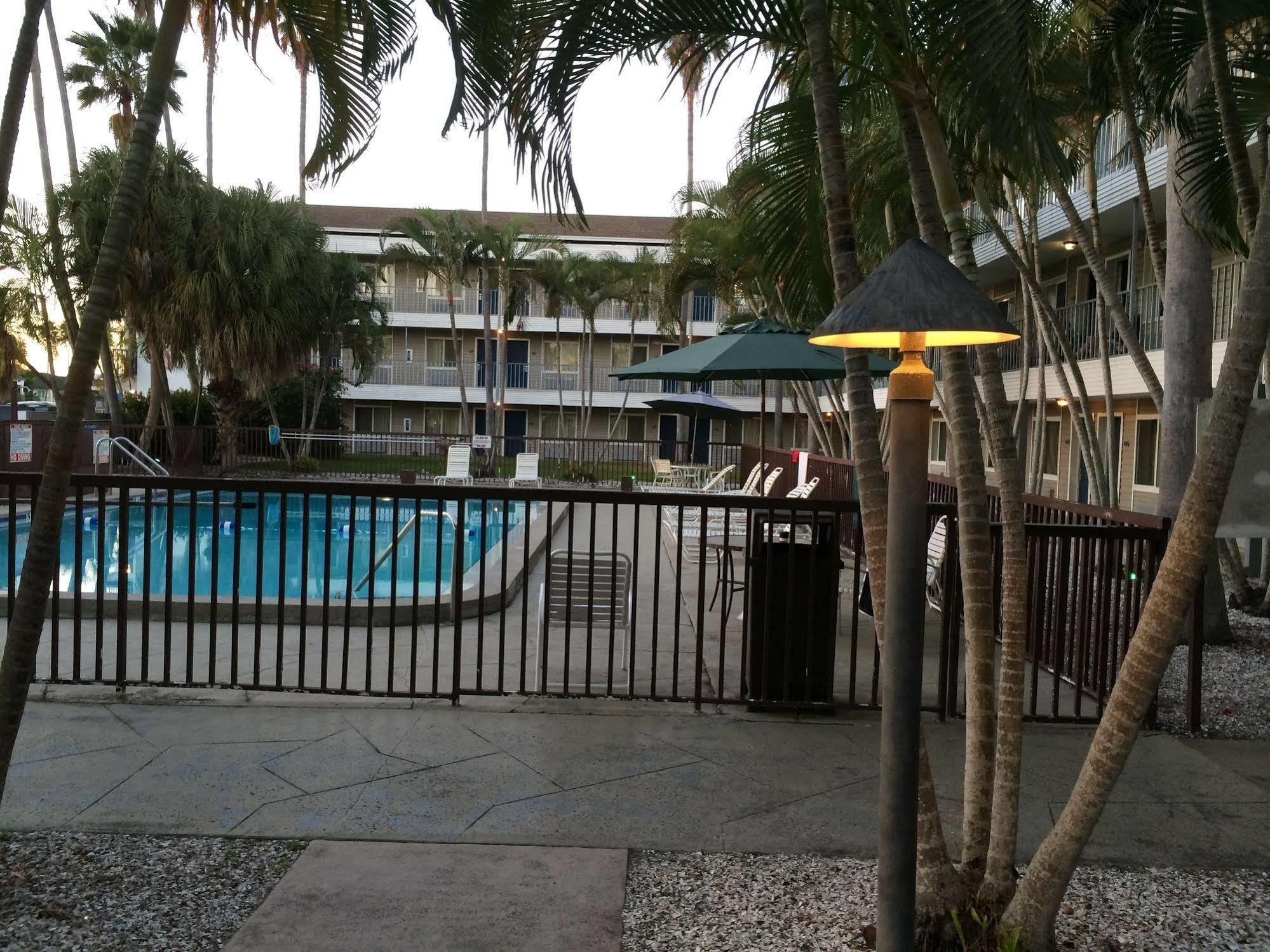 Lantern Inn & Suites - Sarasota South Bradenton Exteriör bild