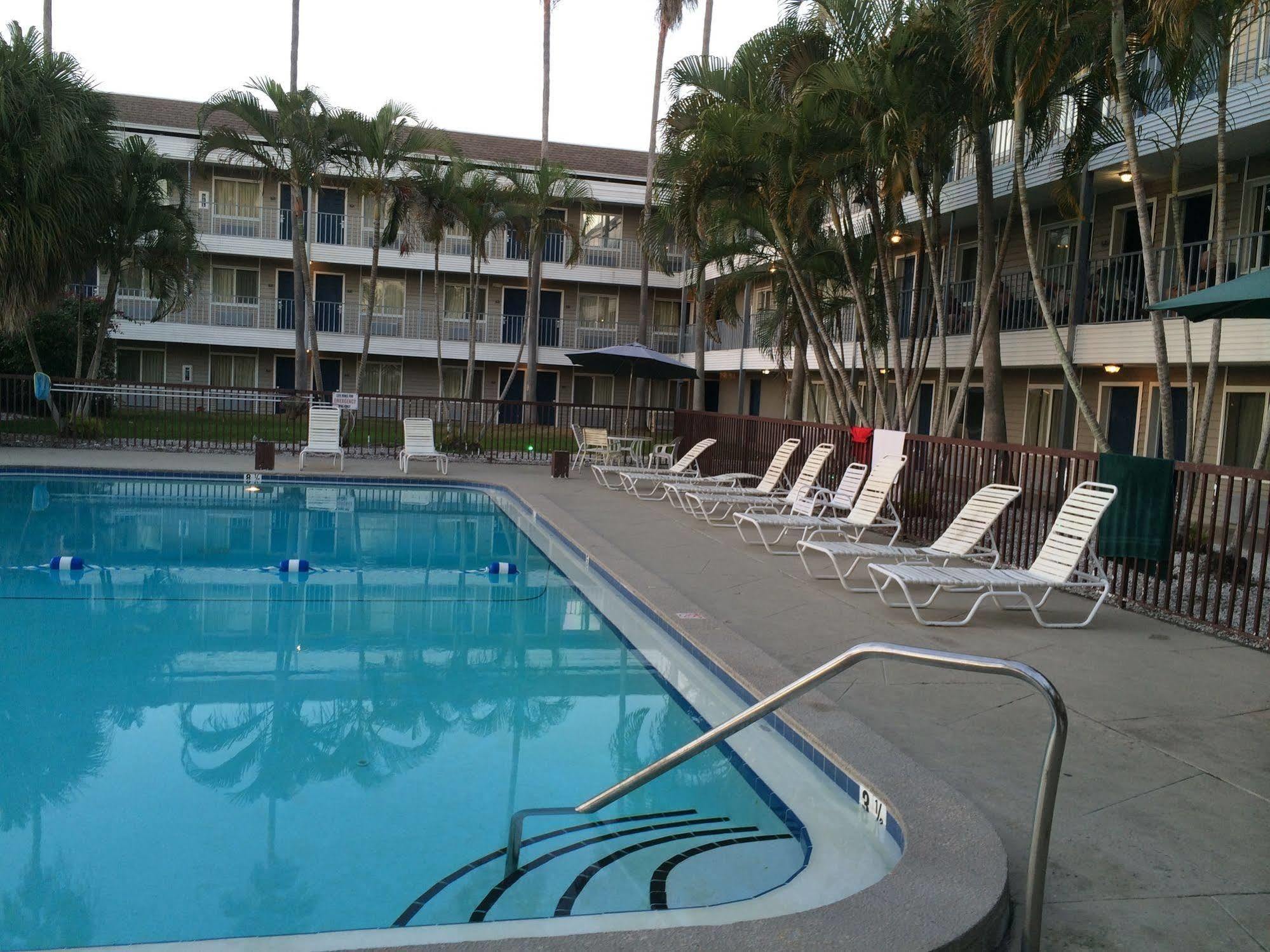 Lantern Inn & Suites - Sarasota South Bradenton Exteriör bild